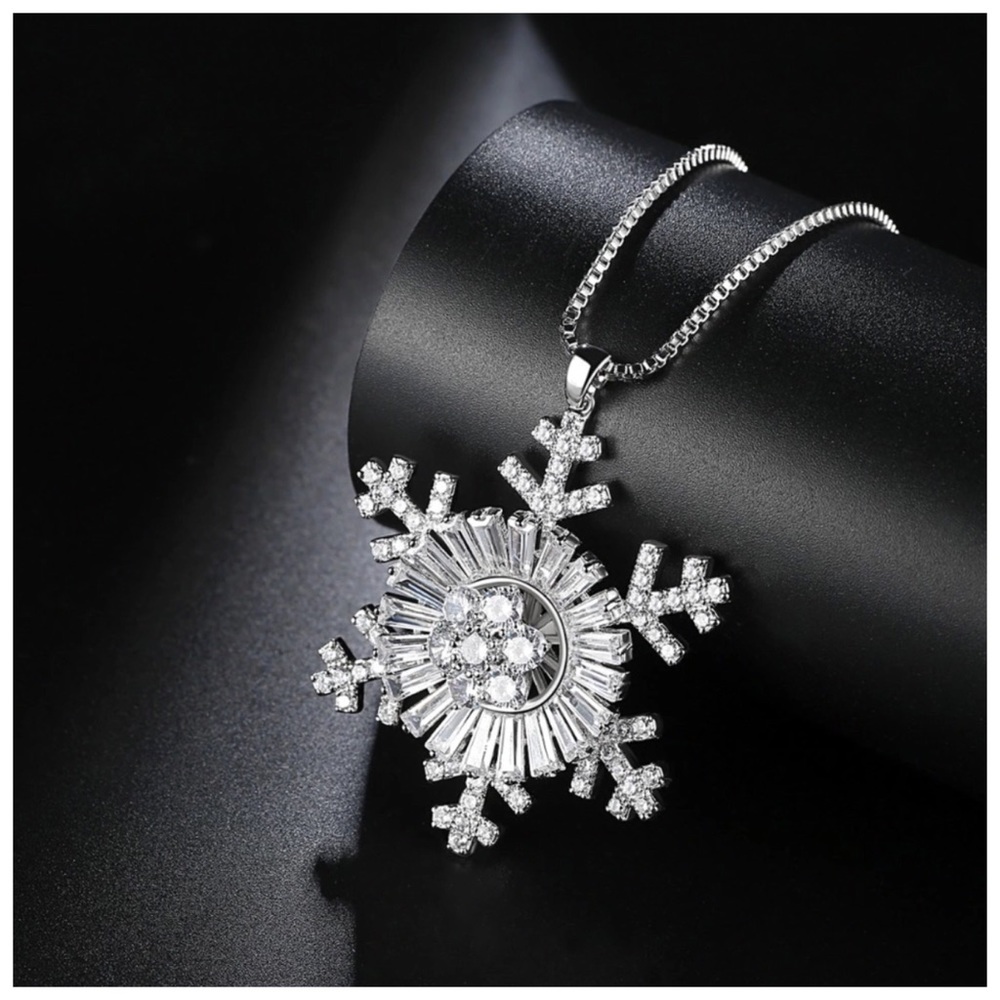 Swarovski Crystals The Umoy Large Necklace - Picture 7 of 7